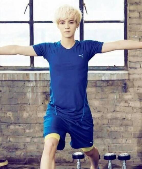 鹿晗出道這四年的肌肉成長史