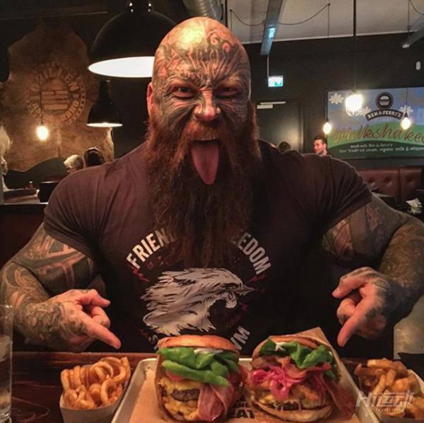 入過黑幫蹲過大獄！31歲健身逆襲成彪悍巨獸