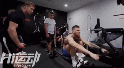 一個(gè)修理工靠女友養(yǎng)活幾年：苦練拳擊，冠軍金腰帶拿到手軟