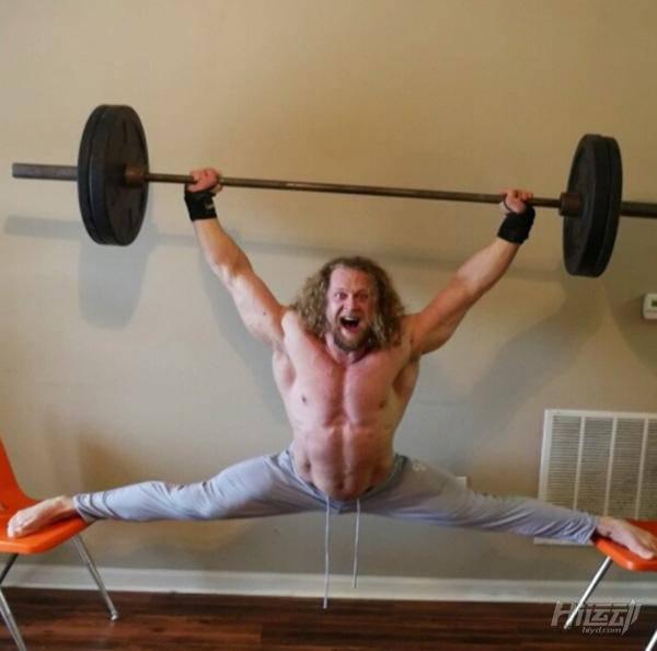 滿腦子都是騷操作！健身界的一股泥石流