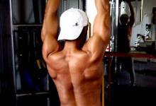 甄子丹秀健身肌肉 挑戰國外健身達人