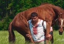 跟馬過(guò)不去的大力士！擁有63項(xiàng)吉尼斯世界紀(jì)錄