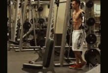 身殘志堅 天生獨臂卻練成肌肉男神