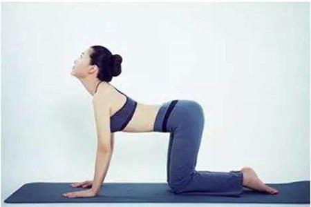 瘦腿、瘦腰的瑜伽動(dòng)作，女性堅(jiān)持每日練習(xí)早日變苗條