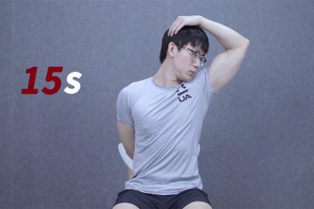 女性脖子酸痛怎么辦？一組簡單的瑜伽動作就能幫你消除疼痛