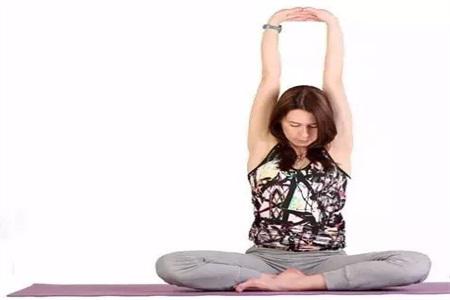 練瑜伽的好處，四組瑜伽動作改善你的肩頸不適