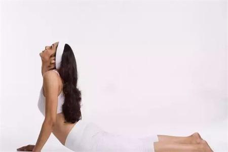 練瑜伽的好處，四組瑜伽動作改善你的肩頸不適