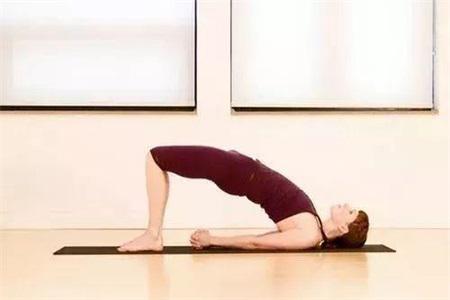 兩組有利于減肥的瑜伽動作，滿足你所有對美的追求