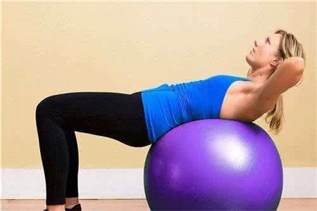 瑜伽初入門標準動作只需一個球，瘦腿瘦腰簡單應用