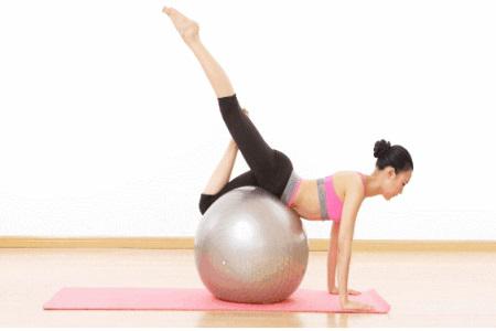 練臀這個動作最有效，三個瑜伽體式輕松做到