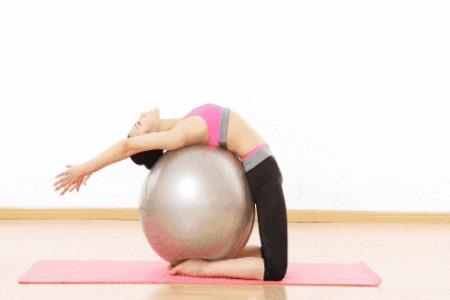 練臀這個動作最有效，三個瑜伽體式輕松做到