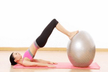 練臀這個動作最有效，三個瑜伽體式輕松做到