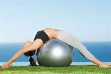 適合女性的瑜伽減肥動作，輕松減肥甩掉小肚腩