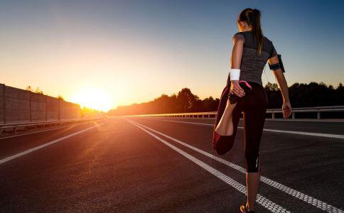 日本瘦腰鍛煉法 這8個動作可以學(xué)一學(xué)