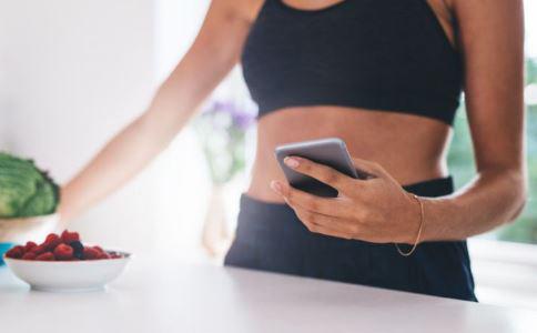 晚上護膚可以這樣來進行-易網<a href=http://m.henggaotouzi.com/ target=_blank class=infotextkey>健康養生</a>網 晚上護膚可以這樣來進行