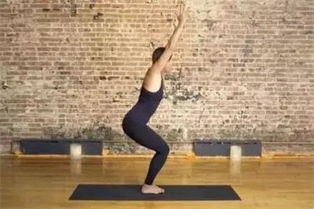 瑜伽的好處，四個瑜伽動作拯救你的頸椎