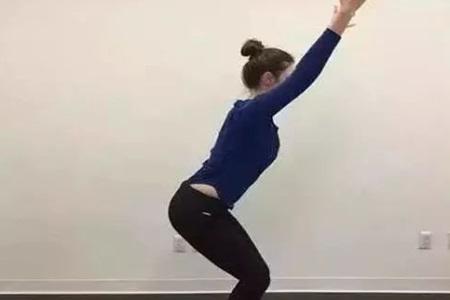 女性練習瑜伽注意協調性,三組瑜伽動作加強力量訓練-易網<a href=http://m.henggaotouzi.com/ target=_blank class=infotextkey>健康養生</a>網 女性練習瑜伽注意協調性,三組瑜伽動作加強力量訓練