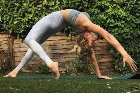 同房姿勢108種，女性練習這些瑜伽動作在性愛中更加迷人