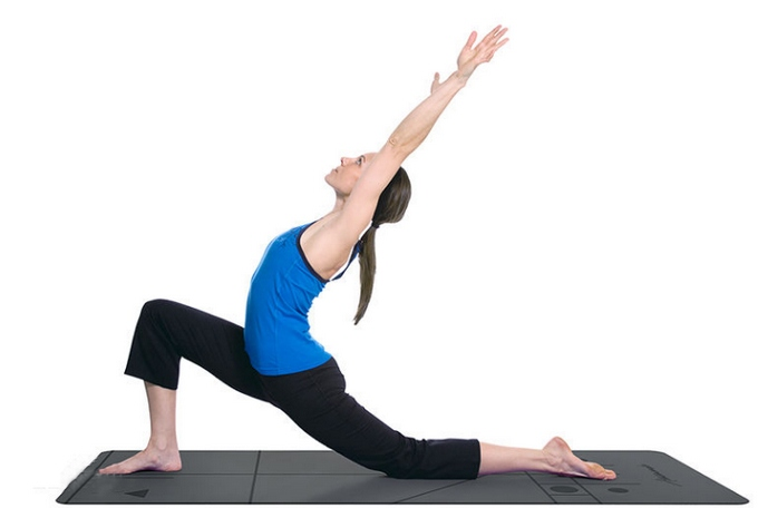 晚飯過后進行練瑜伽將身體內(nèi)一天積攢的毒素進行排出