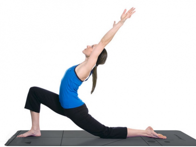 晚飯過后進(jìn)行練瑜伽將身體內(nèi)一天積攢的毒素進(jìn)行排出