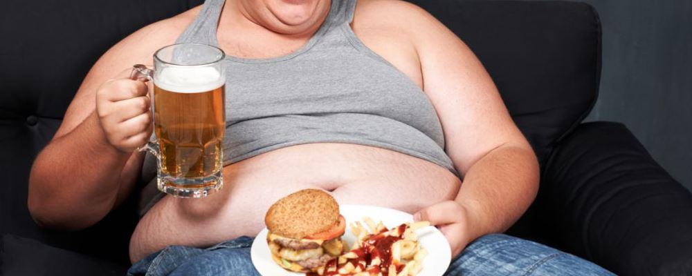 有錢(qián)人發(fā)福率更低 導(dǎo)致肥胖的原因有哪些-易網(wǎng)<a href=http://m.henggaotouzi.com/ target=_blank class=infotextkey>健康養(yǎng)生</a>網(wǎng) 有錢(qián)人發(fā)福率更低 導(dǎo)致肥胖的原因有哪些