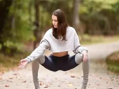 瑜伽初入門教學(xué)視頻，女性學(xué)會(huì)掰腿的正確姿勢身材任性秀