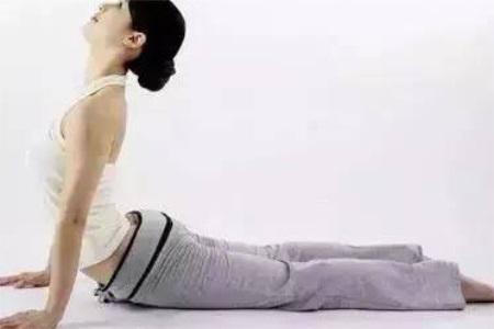 痛經怎么緩解？教你掰腿的正確姿勢和瑜伽動作來改善問題