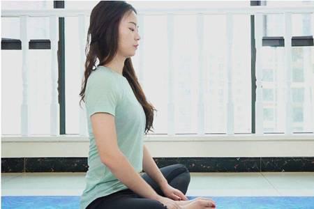 瑜伽初入門教學(xué)步驟，不用視頻也能輕松學(xué)會