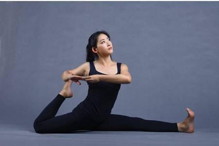 女生做瑜伽的好處及作用，身體柔軟瘦腰塑形提升氣質