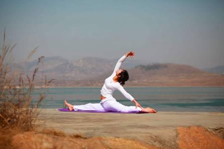 瑜伽什么時候練最好,多久練一次才能夠達到減肥效果-易網健康養生網 瑜伽什么時候練最好,多久練一次才能夠達到減肥效果