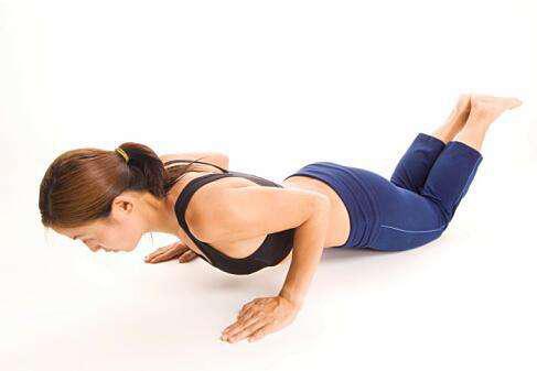 俯臥撐架和徒手哪個好