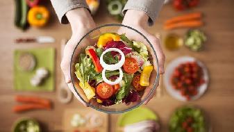 少食多餐就能飲食減肥嗎?-易網(wǎng)健康<a href=http://m.henggaotouzi.com/jkys/ target=_blank class=infotextkey>養(yǎng)生</a>網(wǎng) 少食多餐就能飲食減肥嗎?