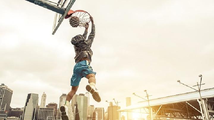 腰腹部減肥做什么運動好 初夏腰腹部減肥就做呼啦圈運動-易網健康<a href=http://m.henggaotouzi.com/jkys/ target=_blank class=infotextkey>養生</a>網 腰腹部減肥做什么運動好 初夏腰腹部減肥就做呼啦圈運動