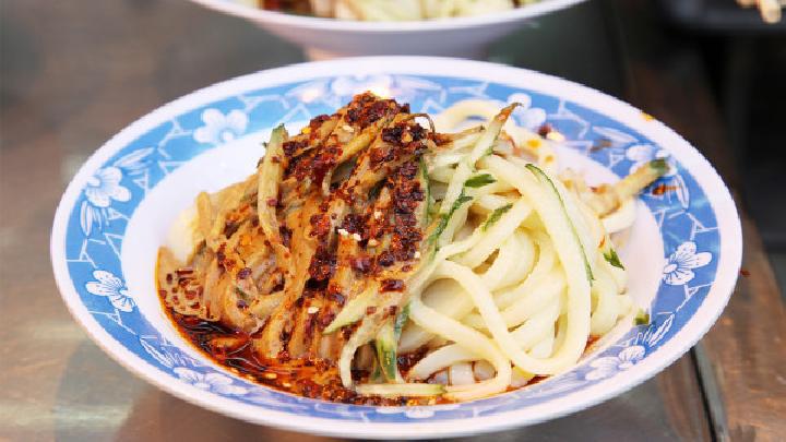 每天睡覺前喝蜂蜜水能減肥嗎？蜂蜜水有減肥功效嗎？