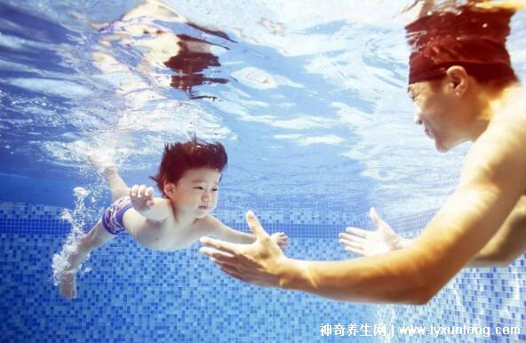 游泳對身體有什么好處和壞處，減肥塑性對心肺好(水臟有5個危害)
