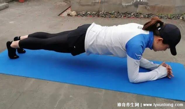 平板支撐一次多長時間，10秒至2分鐘效果最好(正確姿勢教學視頻)