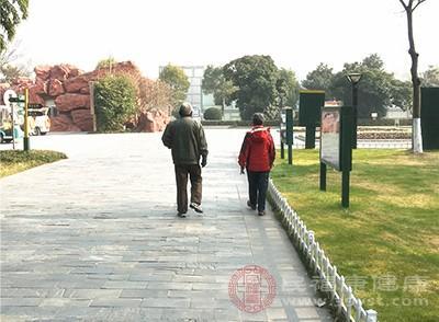 走路慢與走路快的人有啥不同 每天走多少為好