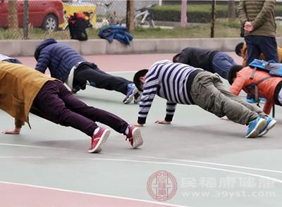 經常做俯臥撐身體會有什么變化 不妨了解下