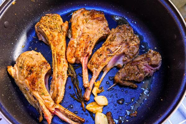 減肥能吃羊肉嗎-易網(wǎng)健康<a href=http://m.henggaotouzi.com/jkys/ target=_blank class=infotextkey>養(yǎng)生</a>網(wǎng) 減肥能吃羊肉嗎