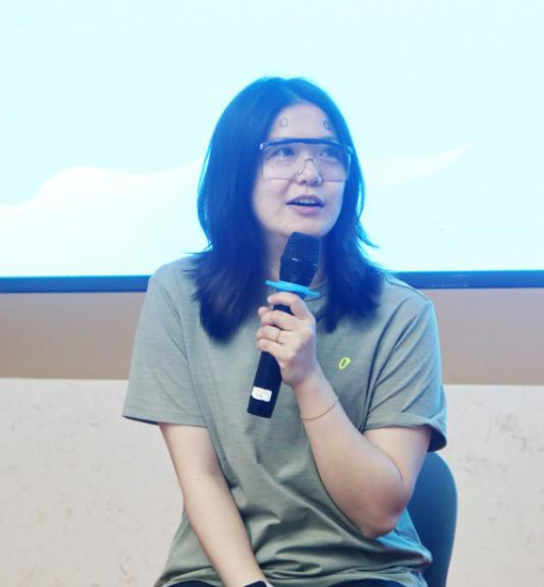 重慶眼視光周奇志教授為巴黎殘奧會冠軍肖祖賢通過全飛秒精準(zhǔn)4.0手術(shù)成功摘鏡