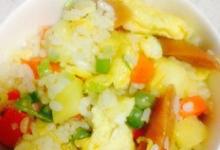 豌豆胡蘿卜火腿雞蛋菠蘿炒飯的做法-酸甜味炒菜譜