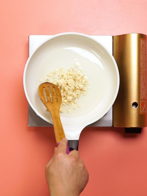 蒜蓉蒸蝦的做法-咸鮮味蒸菜譜