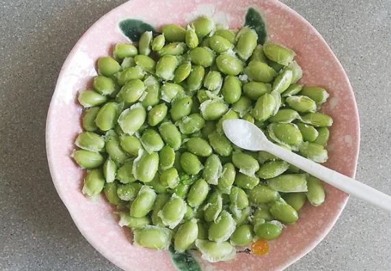 青豆蒸蛋的做法-家常味蒸菜譜