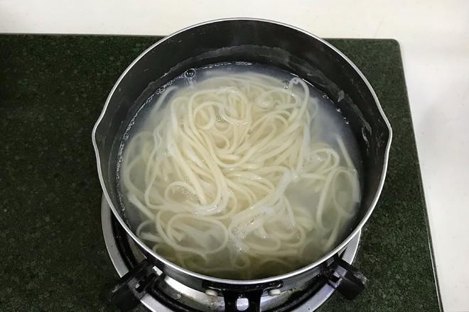 炸醬面的做法-咸鮮味拌菜譜