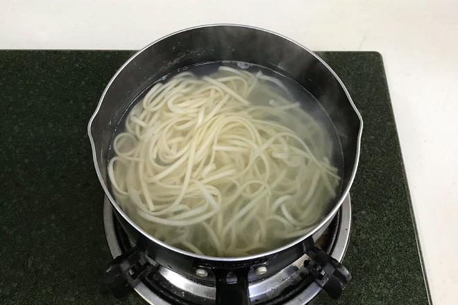 蔥油面的做法-咸鮮味拌菜譜