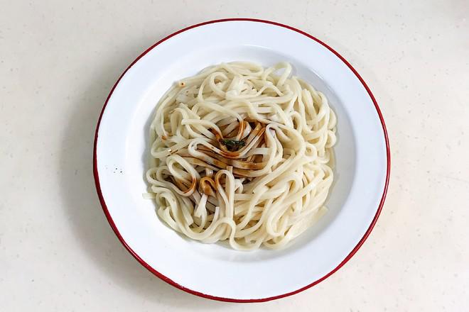 蔥油面的做法-咸鮮味拌菜譜