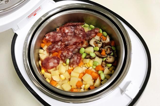 臘腸土豆脫糖飯的做法-咸鮮味蒸菜譜