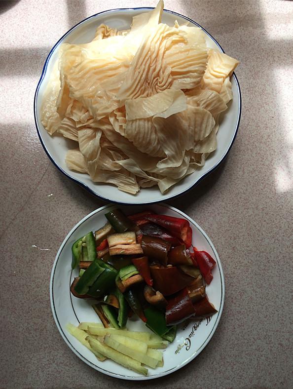 韭菜炒油豆皮的做法-家常味炒菜譜