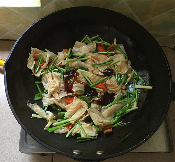 韭菜炒油豆皮的做法-家常味炒菜譜