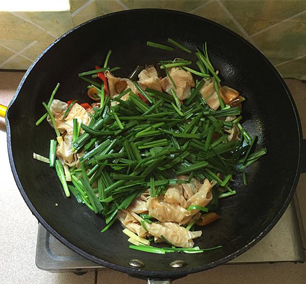 韭菜炒油豆皮的做法-家常味炒菜譜